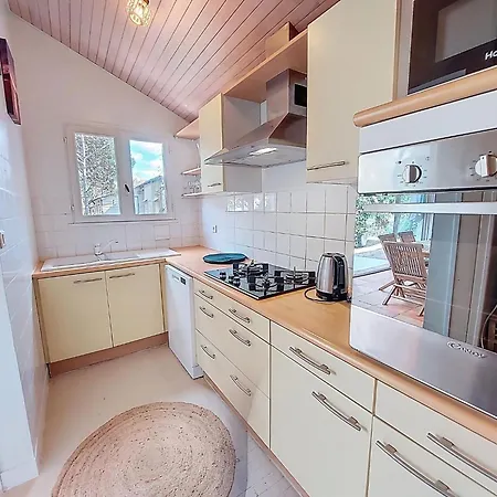 Ecureuils By Interhome *